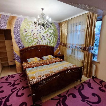 Gold Rose Apartament คีชีเนา ภายนอก รูปภาพ