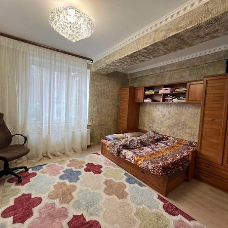 Gold Rose Apartament คีชีเนา ภายนอก รูปภาพ